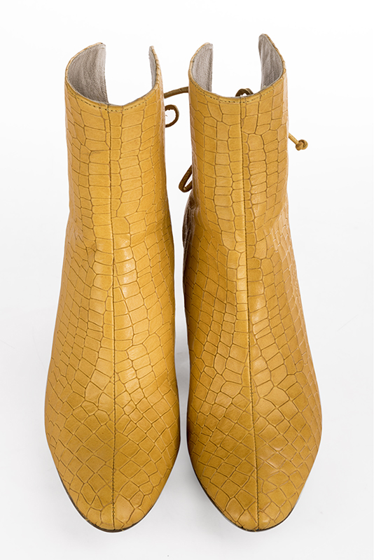 Mustard yellow women's ankle boots with laces at the back. Round toe. High block heels. Top view - Florence KOOIJMAN